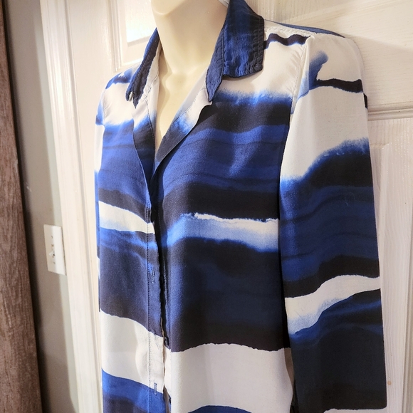 Revolve Bella Dahl Button Down Shirt in "Blue Wave" Small - Picture 4 of 8